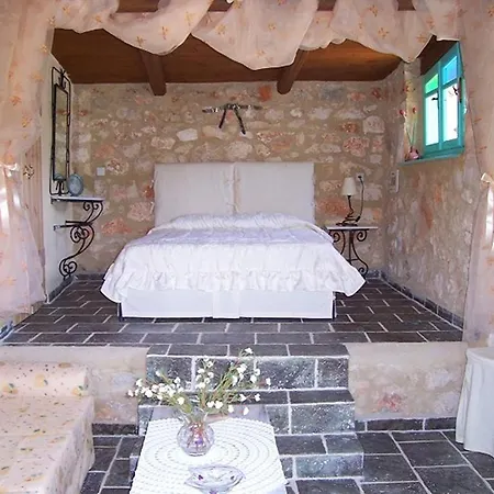 Revera Traditional Stone Villas, & * Keri