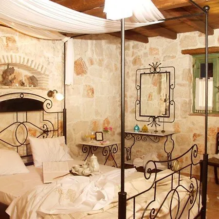 Revera Traditional Stone Villas, & * Keri