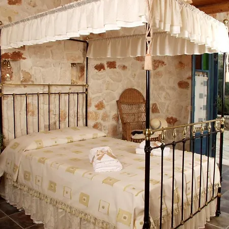 Revera Traditional Stone Villas, Apartments&studios * Keri