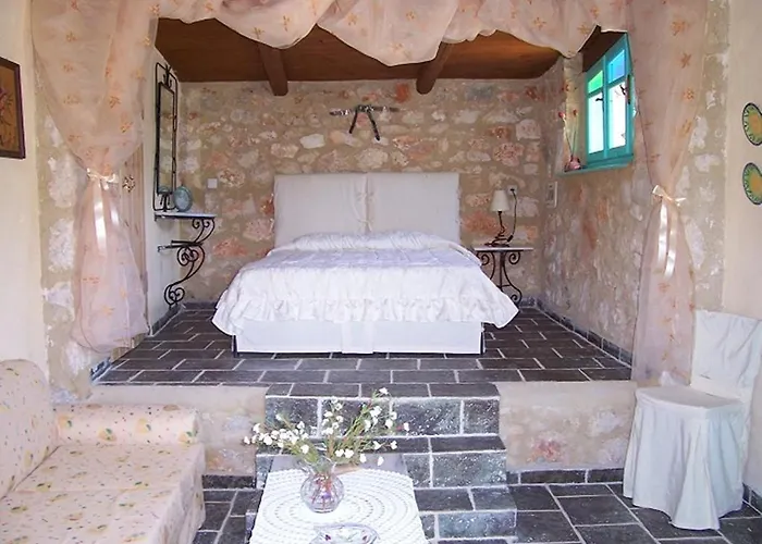 Revera Traditional Stone Villas, & * Keri