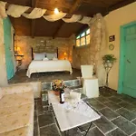 Villa Revera Traditional Stone Villas, & Keri
